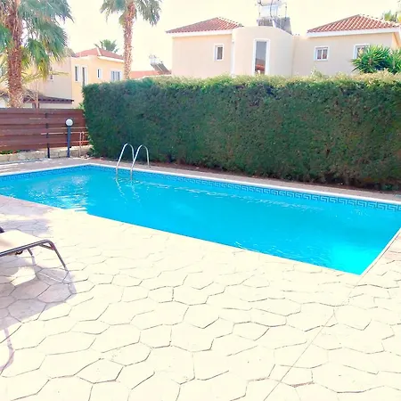 Aphrodite Queens Paradise וילה קורל ביי