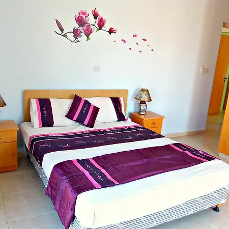 Aphrodite Queens Paradise וילה קורל ביי